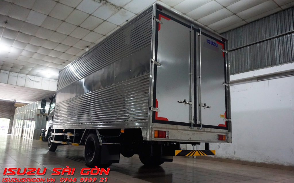 Xe Tải Isuzu 5 Tấn Thùng Kín 4